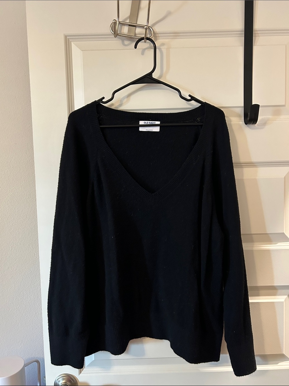 Old Navy Women's Black V-Neck Pullover Sweater